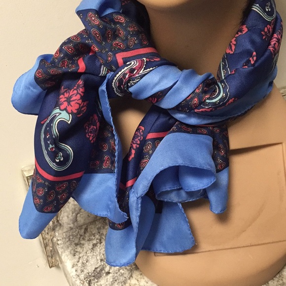 Beautiful Scarf 🧣 - Picture 3 of 8